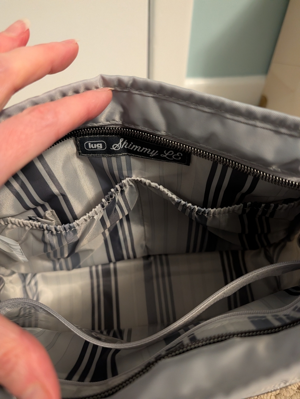 NWT Lug Shimmy LE Cloud Grey Crossbody Bag - Picture 8 of 10